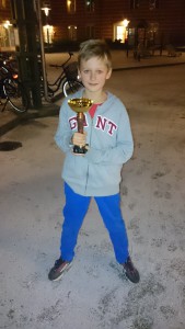 Gustav Bergqvist vann Junior Grand Prix-finalen för 2004 med sju vinster och två remier.